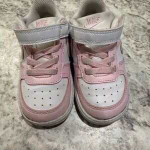 Nike Kids Sneakers in Pink and White